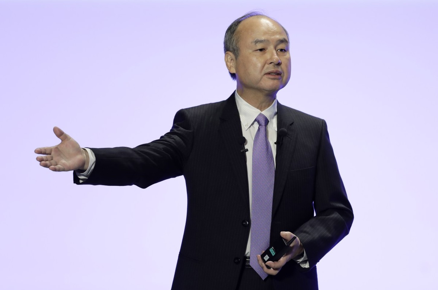 SoftBank cria Roze AI para automatizar construção de data centers com robôs