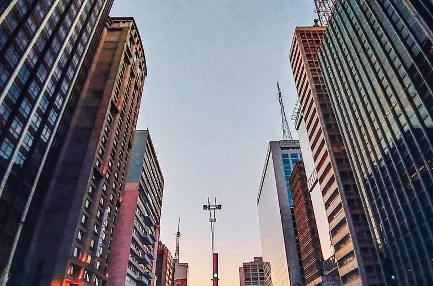 SP lidera salários altos e geração de empregos em 2025