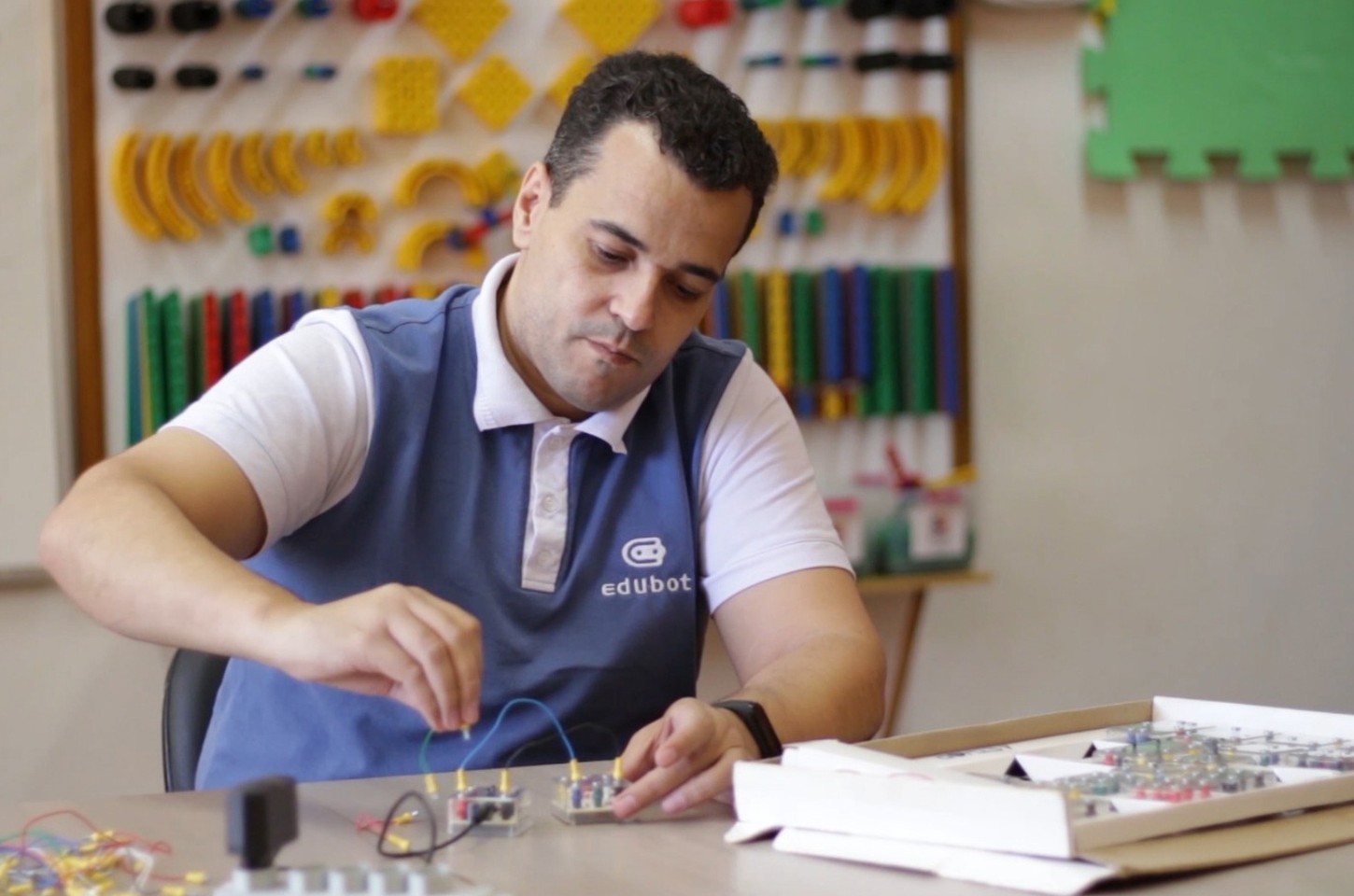 Startup de robótica educacional do Paraná dá volta por cima com apoio do governo