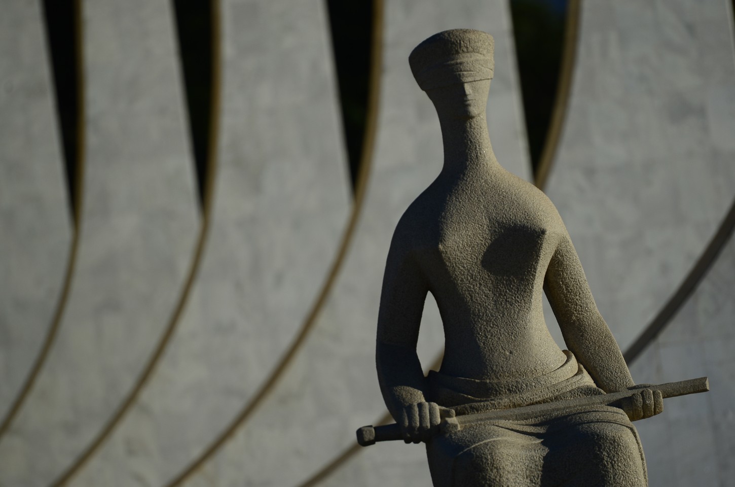 STF corta auxílios extras de juízes e promotores em decisão unânime