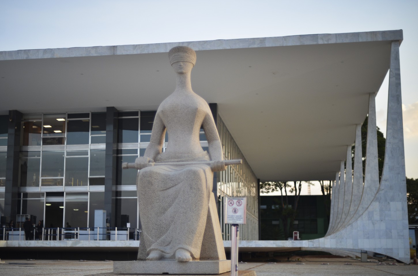 STF mantém condenação de Bolsonaro a 27 anos de prisão em caso golpista