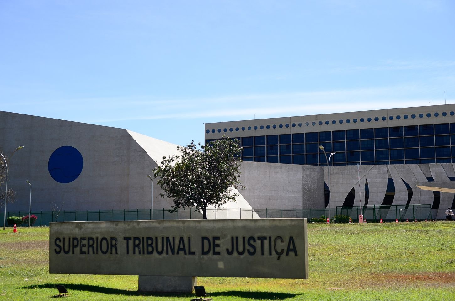 STJ restabelece condenação de 82 anos para integrante do Comando Vermelho