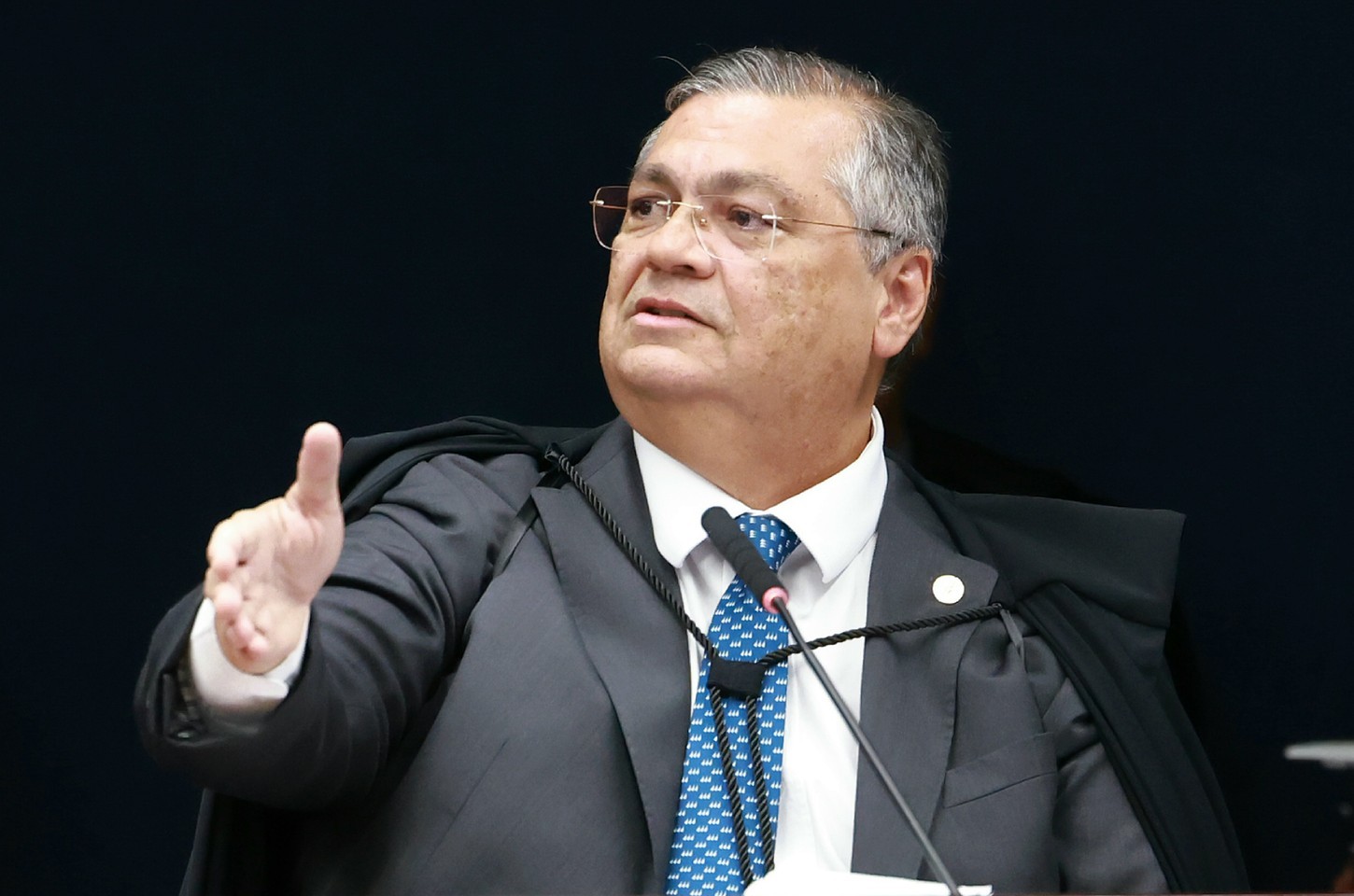 Supremo aceita denúncia contra mulher que hostilizou ministro Dino em voo