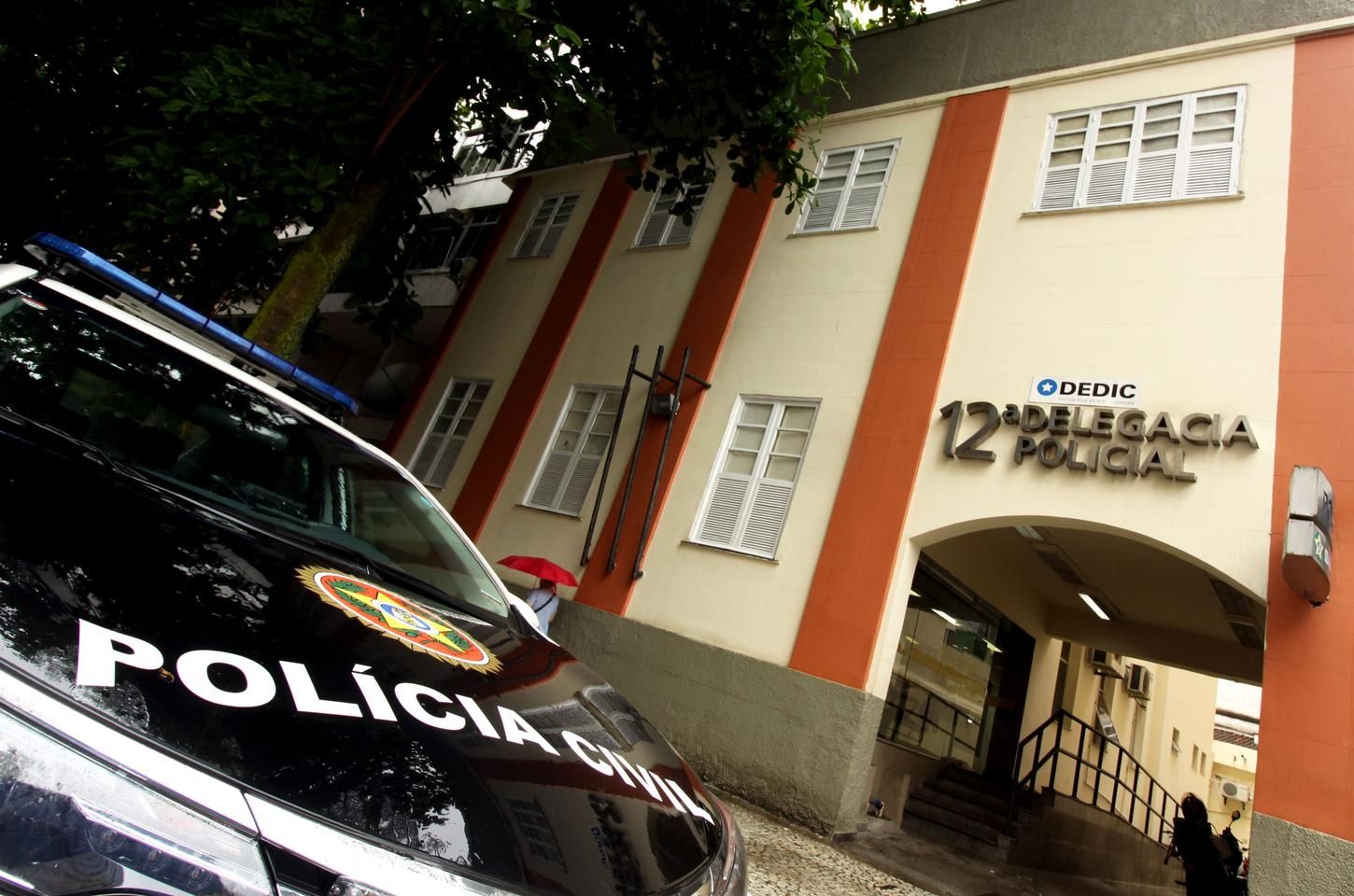 Suspeito de estupro coletivo em Copacabana é preso após se apresentar na delegacia