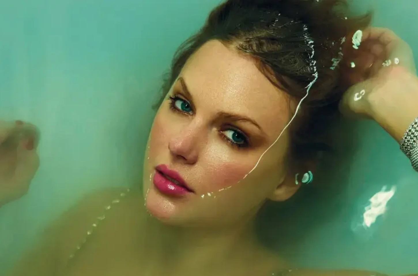 Taylor Swift bate recorde histórico no Billboard 200 com novo álbum