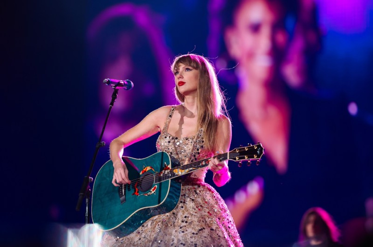 Taylor Swift emocionada em trailer de documentário da turnê no Disney+