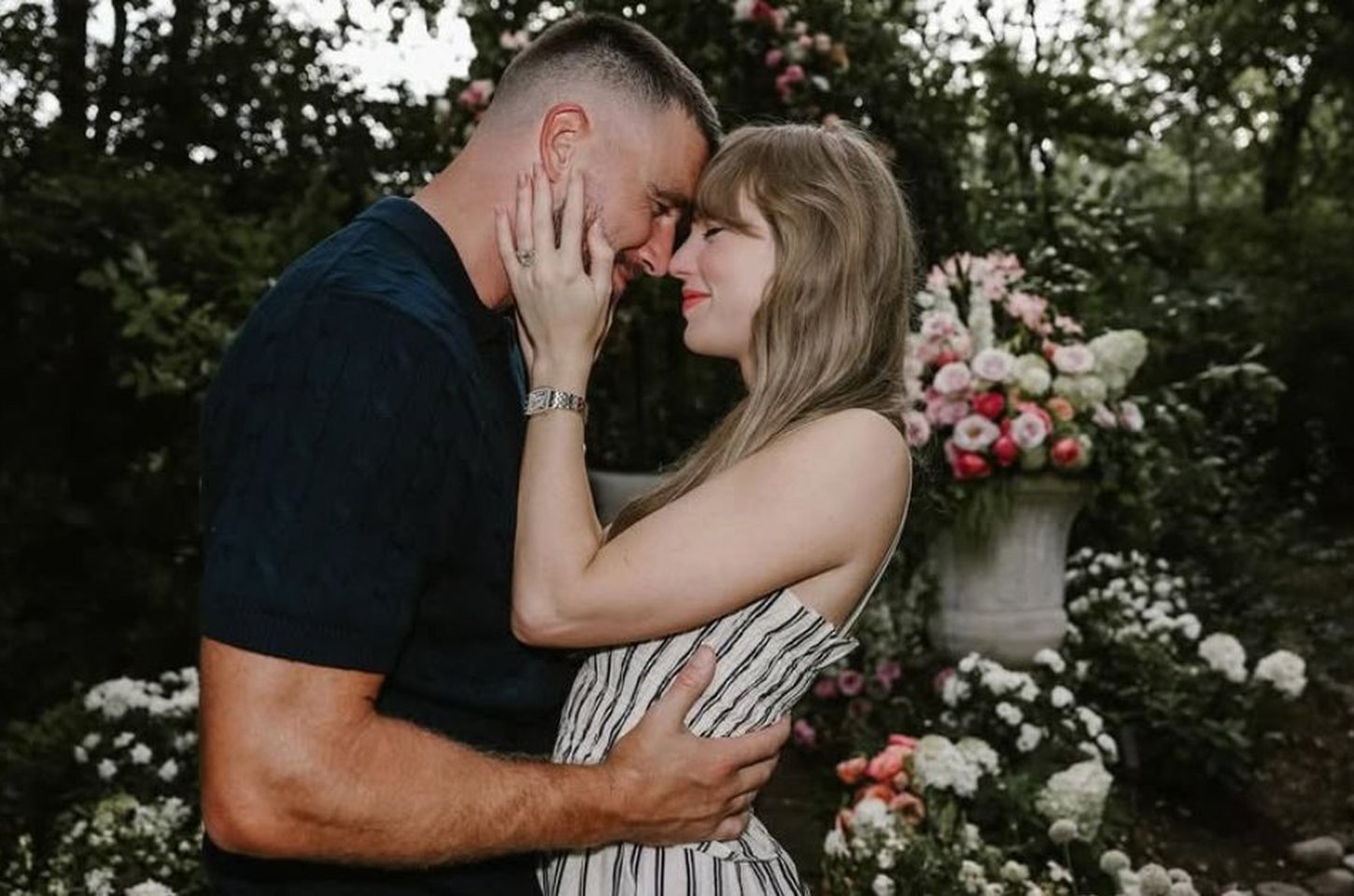 Taylor Swift revela gratidão por noivado e recuperação de músicas
