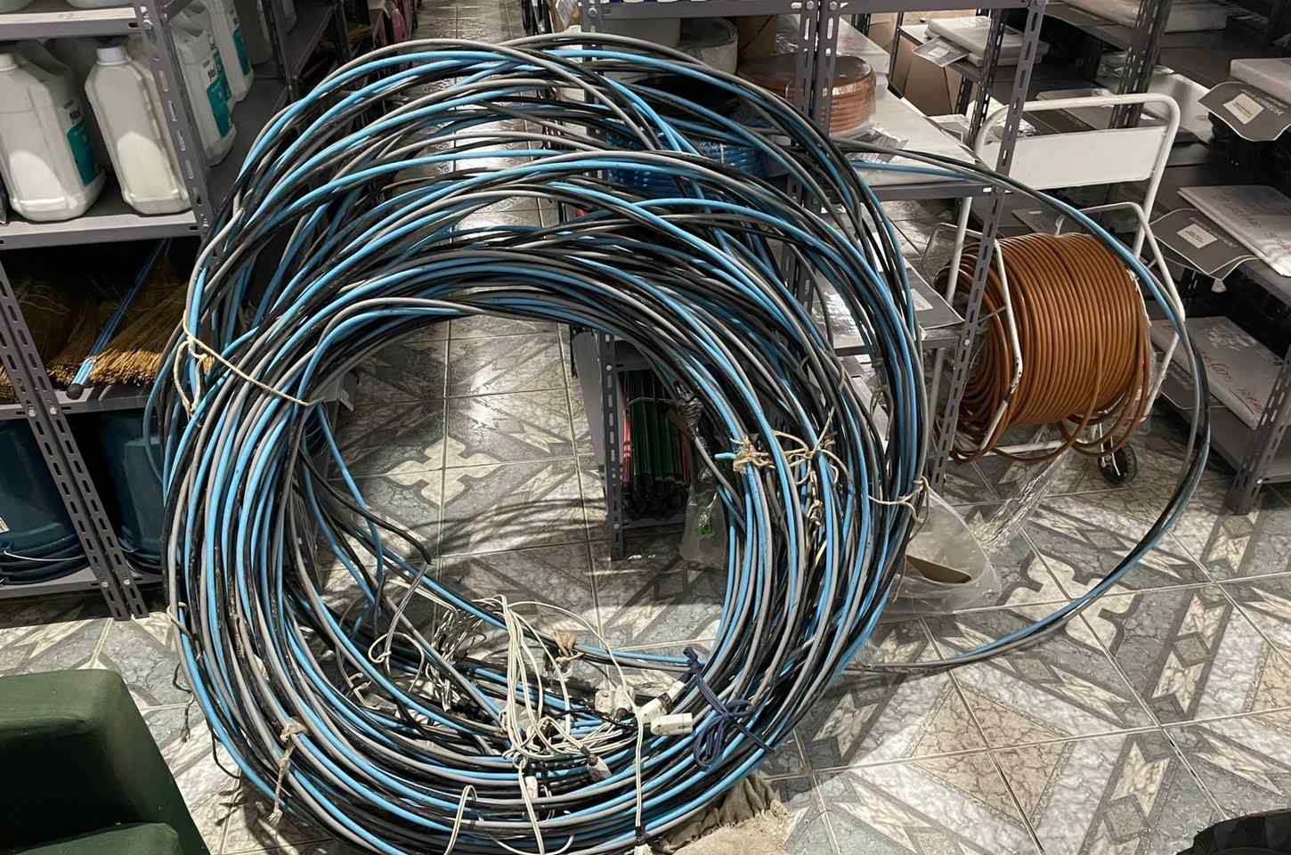 Tentativa de furto de cabos interrompe energia em área de feiras em Ibiúna