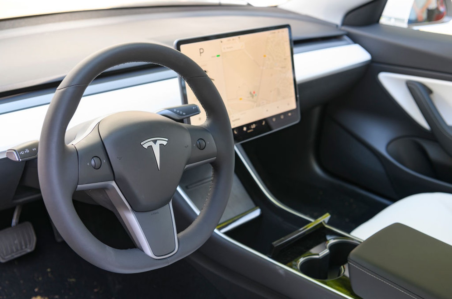 Tesla elimina compra única do Full Self-Driving e aposta em assinatura mensal