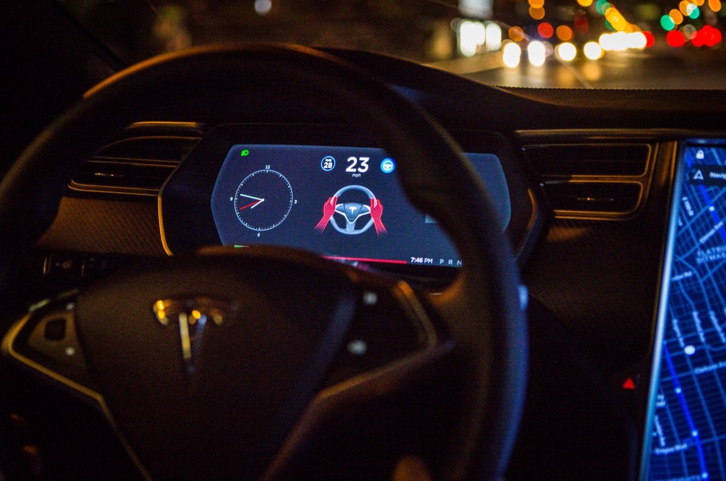 Tesla evita suspensão na Califórnia ao parar de usar termo "Autopilot"