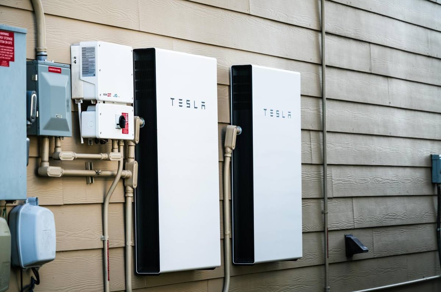 Tesla se torna fornecedora de energia no Reino Unido e desafia concorrentes