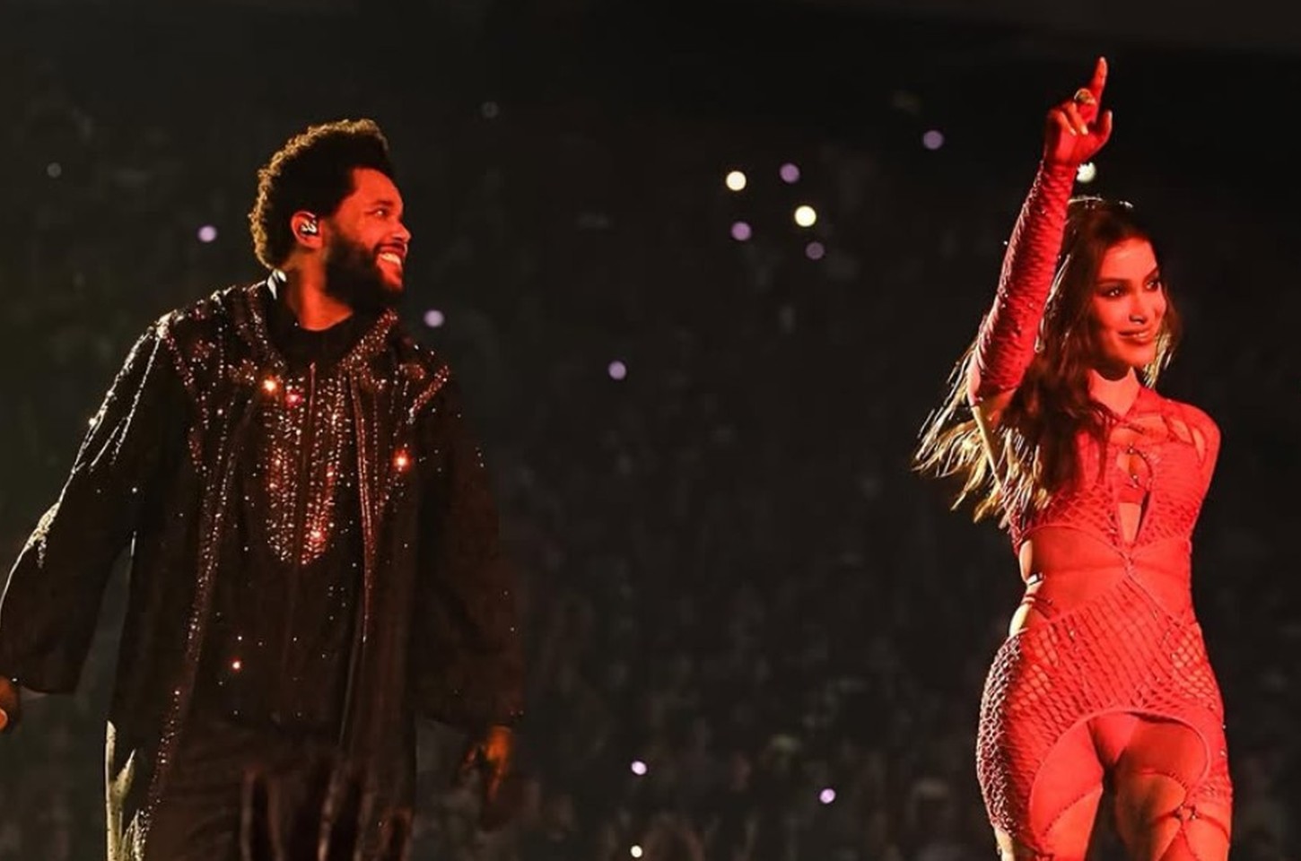 The Weeknd e Anitta lançam música "Rio" durante show no RJ