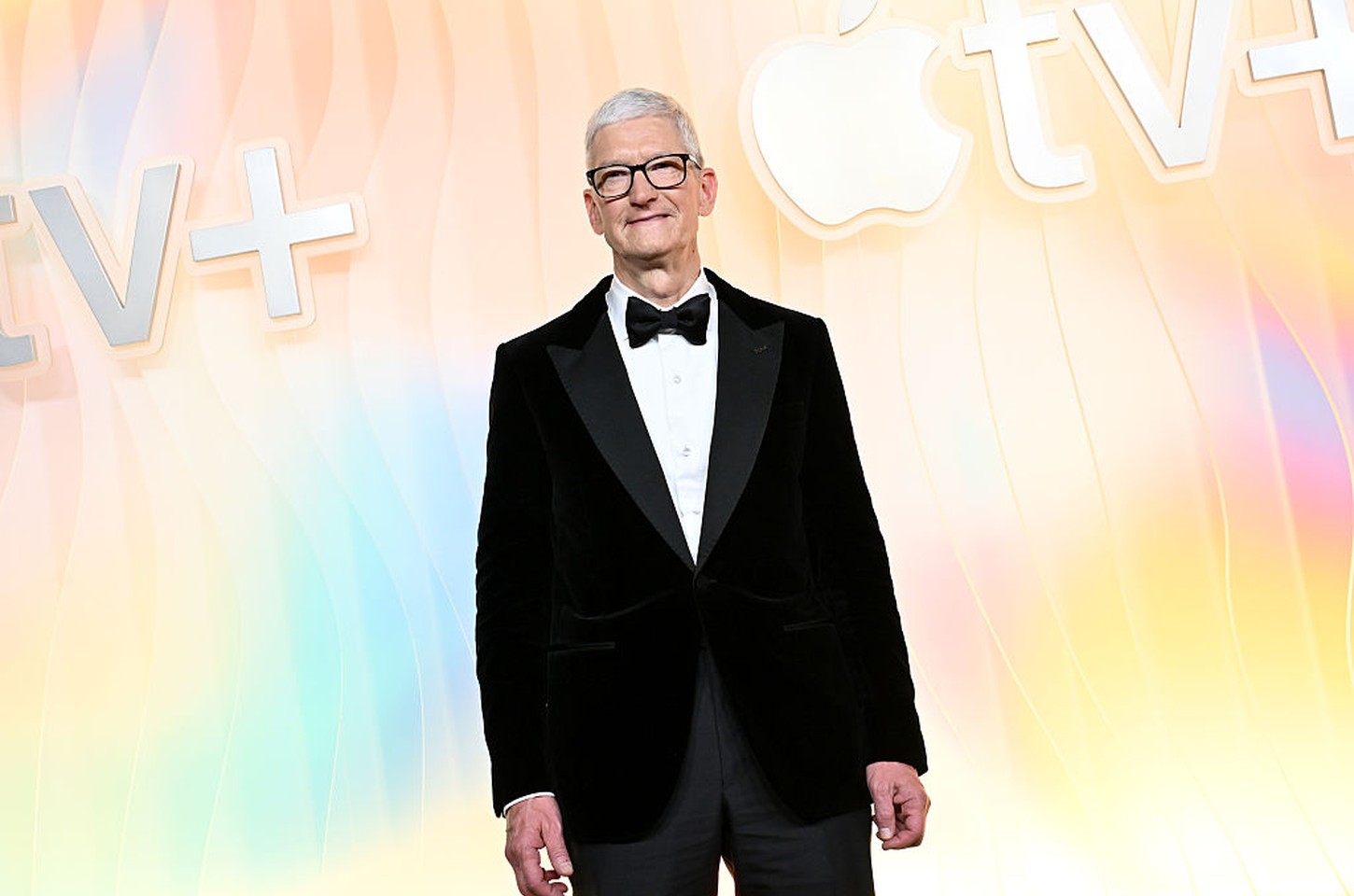 Tim Cook deixa CEO da Apple após 13 anos; John Ternus assume em setembro