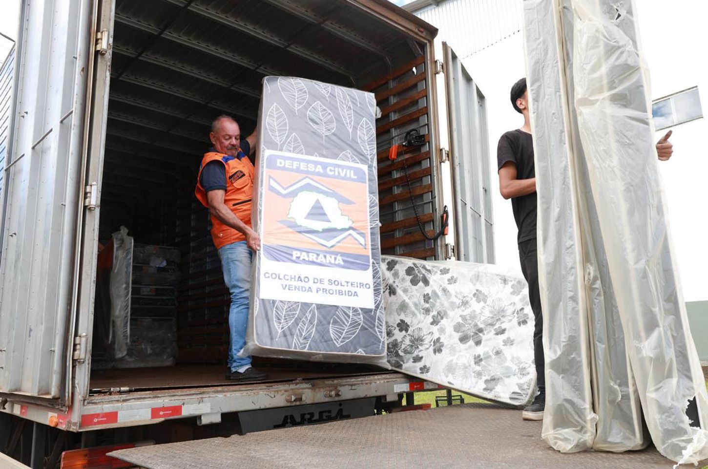 Tornado no Paraná deixa milhares de desalojados e mobiliza ajuda
