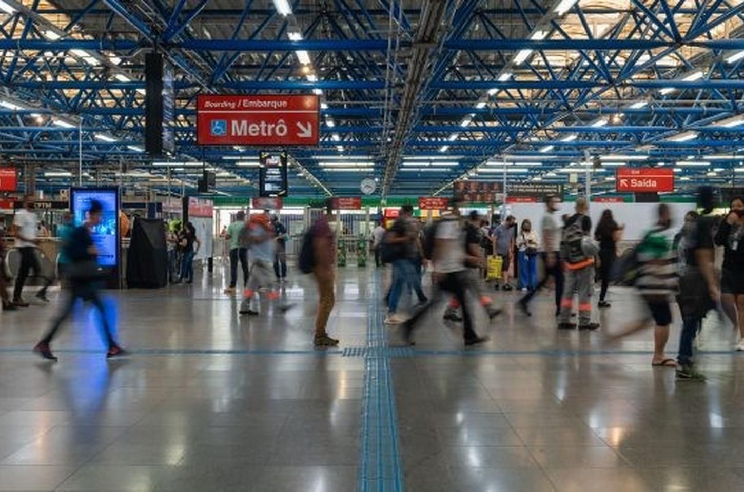 Trens e metrô de São Paulo funcionam 24h durante o Lollapalooza