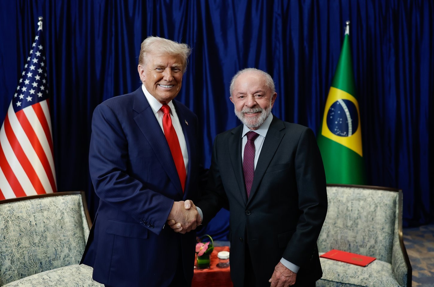 Trump e Lula discutem tarifas e sanções em telefonema de 40 minutos