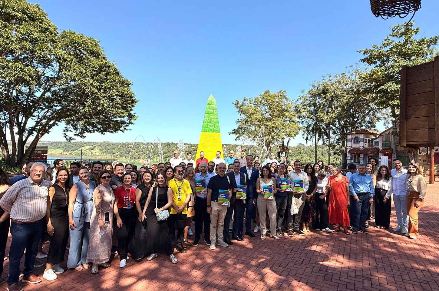 Turismo sul-americano injeta mais de R$ 1,7 bilhão no Paraná em 2025