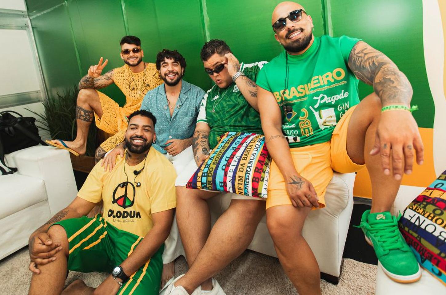Turnê 'Na Farra' de Nattan e Menos é Mais estreia com transmissão ao vivo