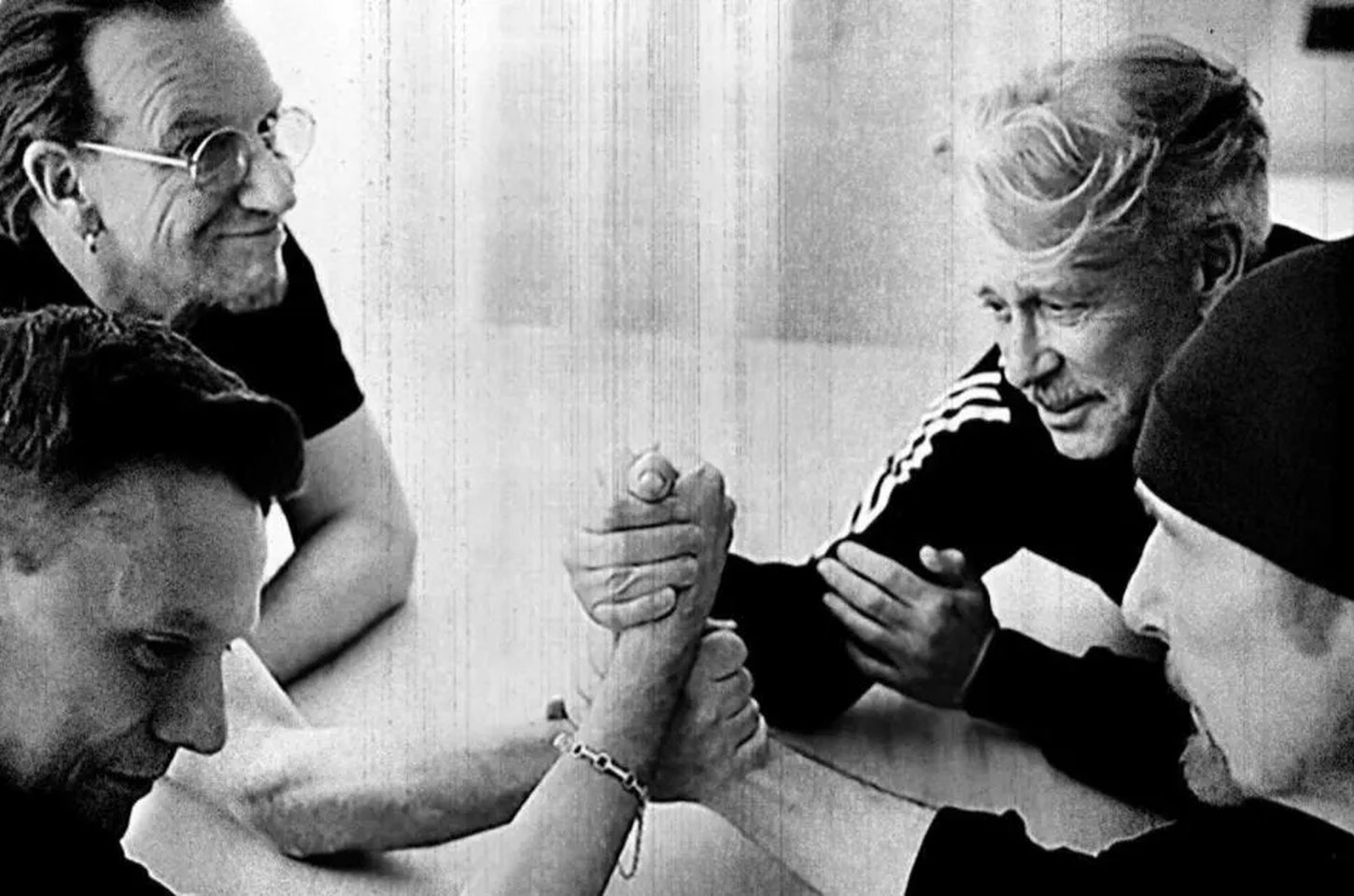 U2 lança 'Easter Lily EP' e revela processo criativo introspectivo