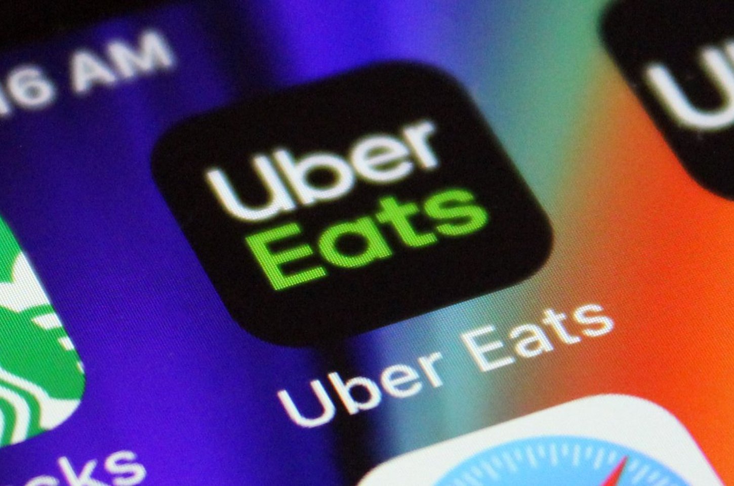 Uber Eats lança IA para compras rápidas e desafia concorrência