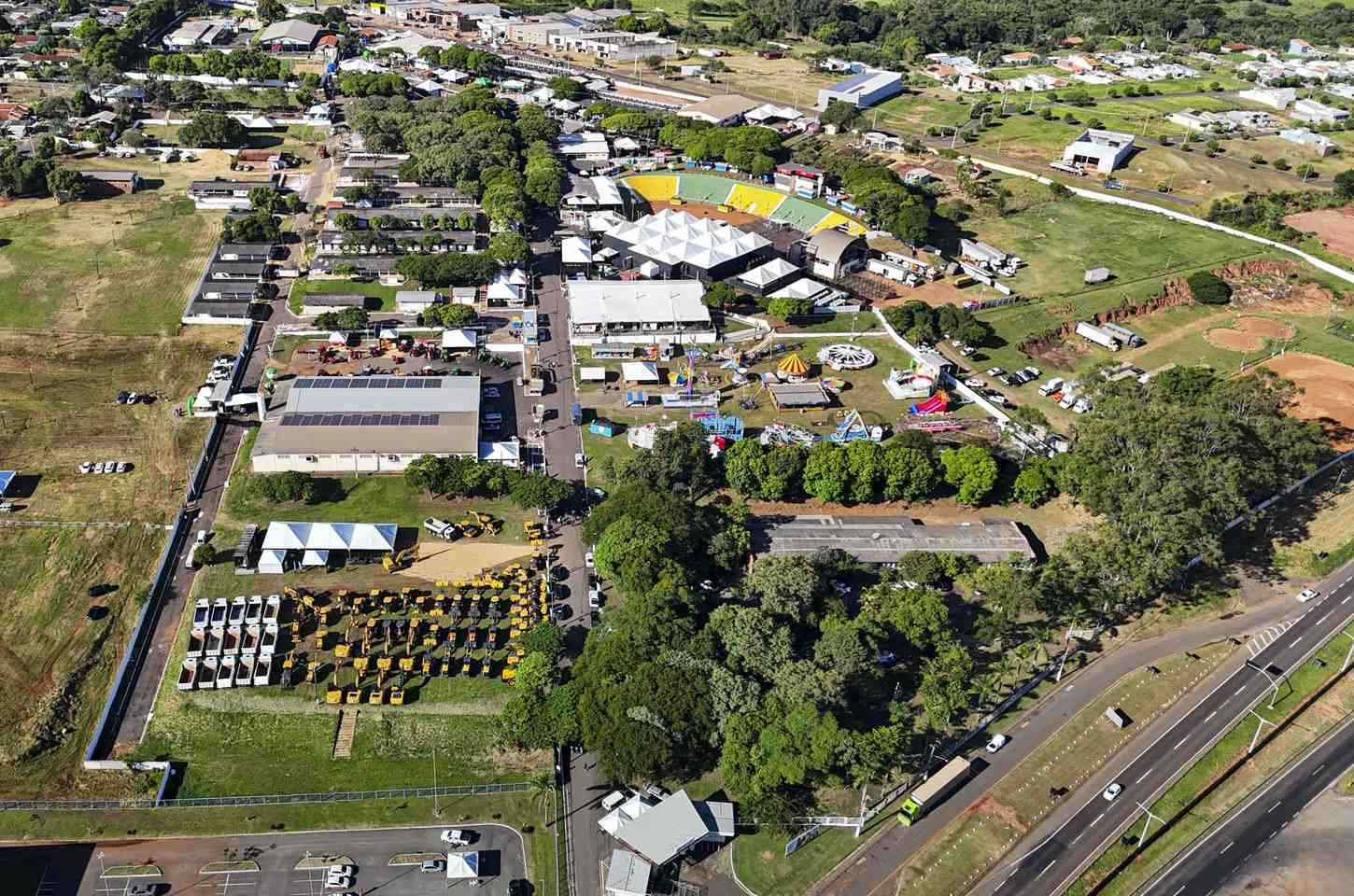 UEM leva ciência e fazendinha interativa para a ExpoUmuarama