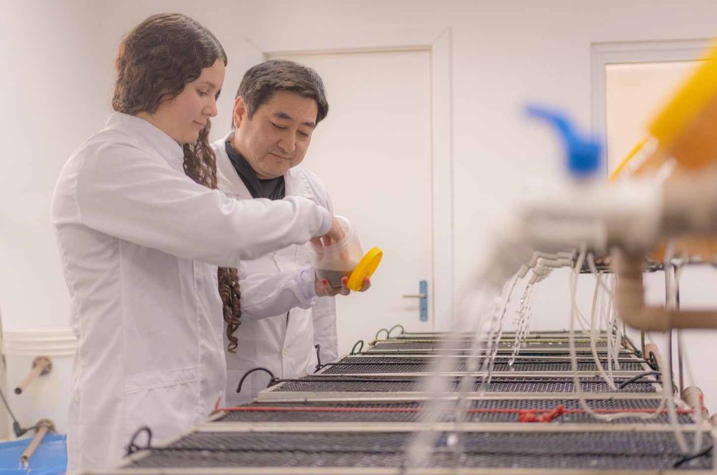 Unicentro abre concurso com 10 vagas e salários de até R$ 7,6 mil