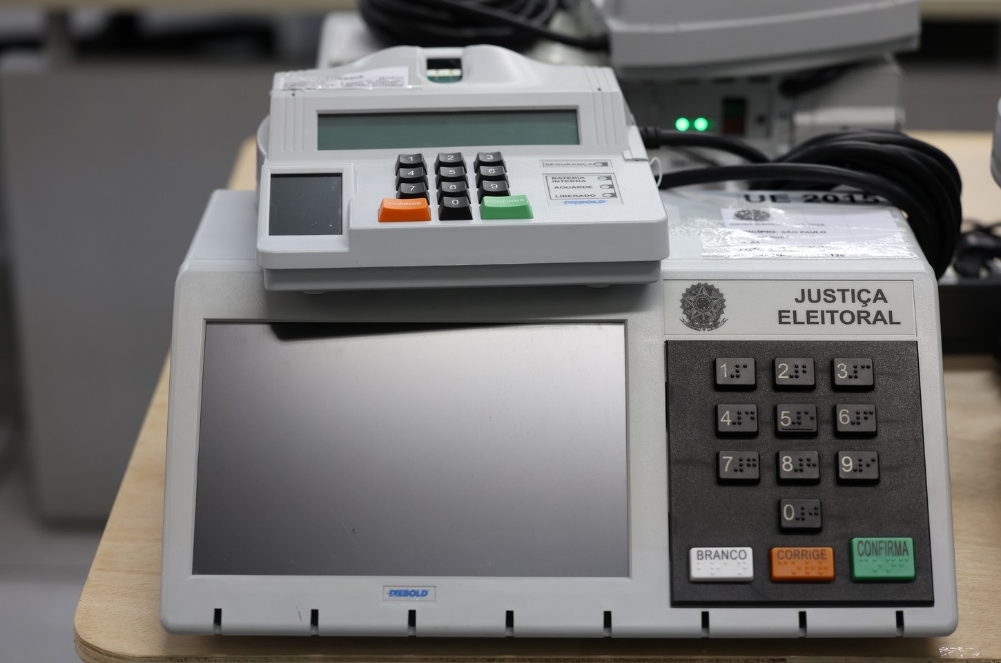 Urnas eletrônicas completam 30 anos alvo de desinformação, aponta pesquisa