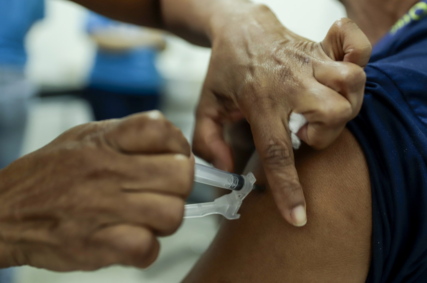 Vacinação contra a gripe começa para grupos prioritários em São Paulo