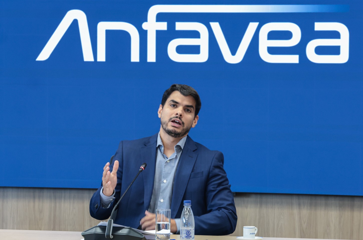Vendas de veículos crescem em fevereiro, mas produção e exportações preocupam