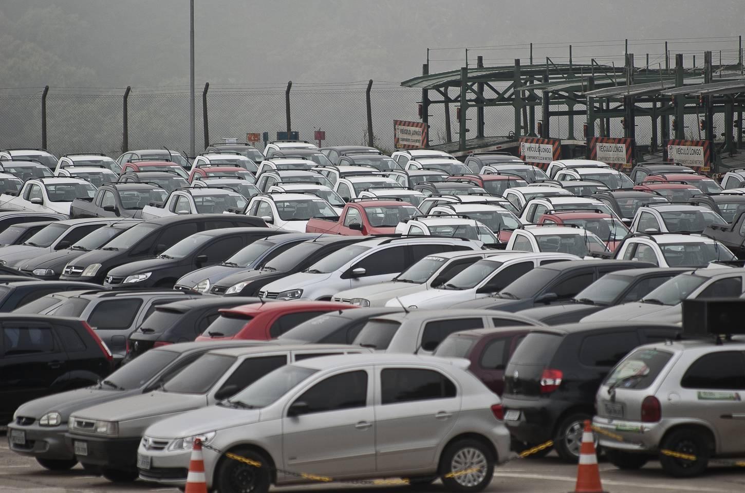 Vendas de veículos devem crescer 3% em 2026, aponta Fenabrave