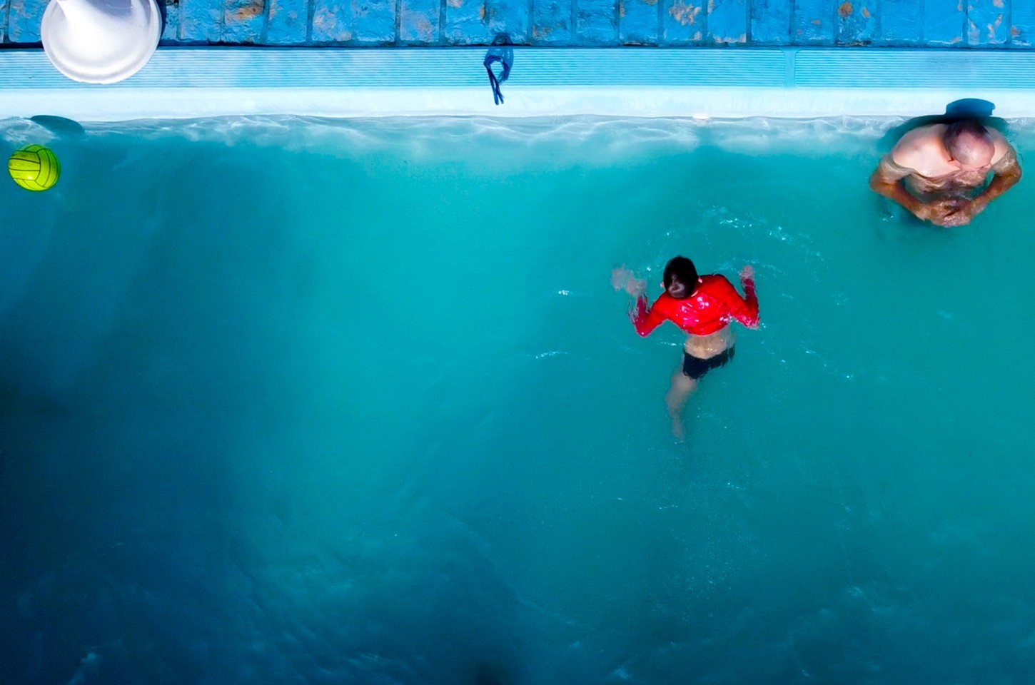 Verão exige cuidados para evitar afogamentos em piscinas, alertam bombeiros