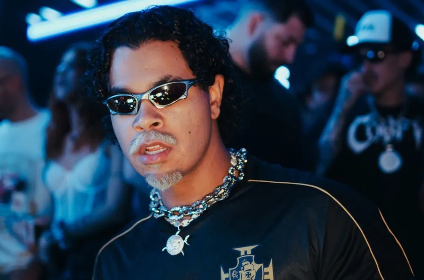 Victor Lou leva Bloco do Tubarão ao Rio no Carnaval com música eletrônica