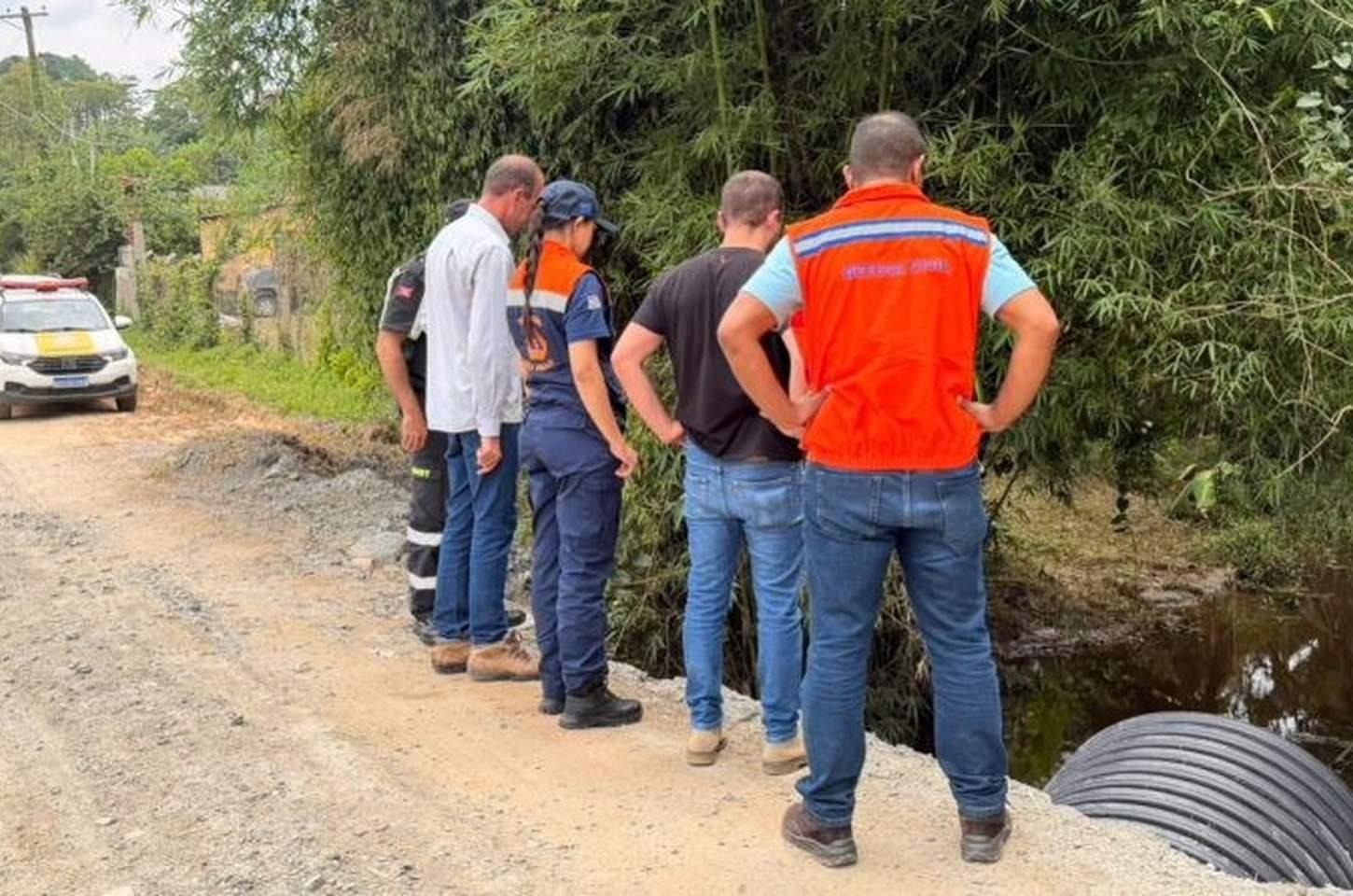 Vistoria em Santa Isabel avalia danos das chuvas e busca recursos