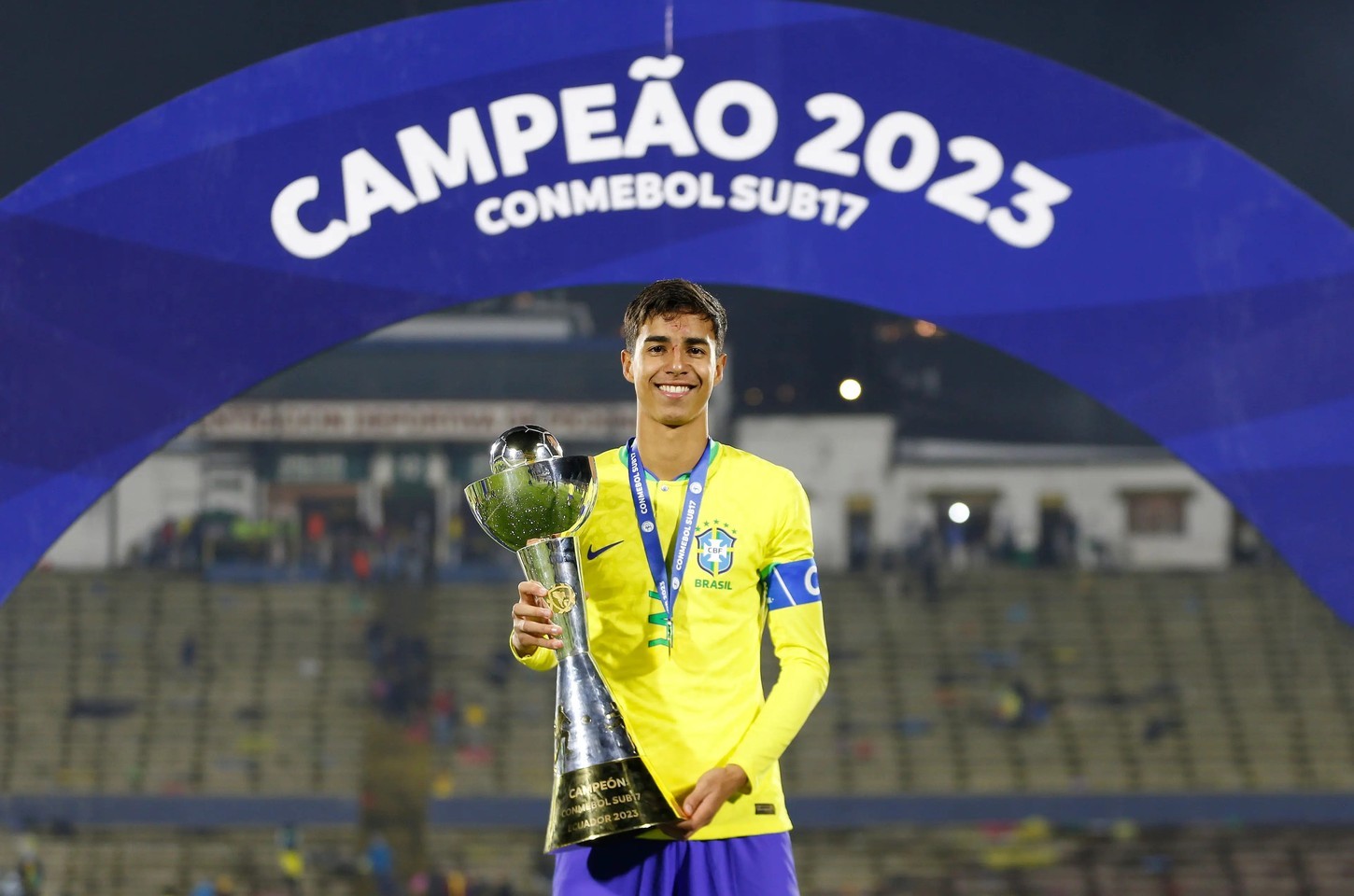 Vitor Reis, do Girona, é convocado por Ancelotti para a seleção brasileira