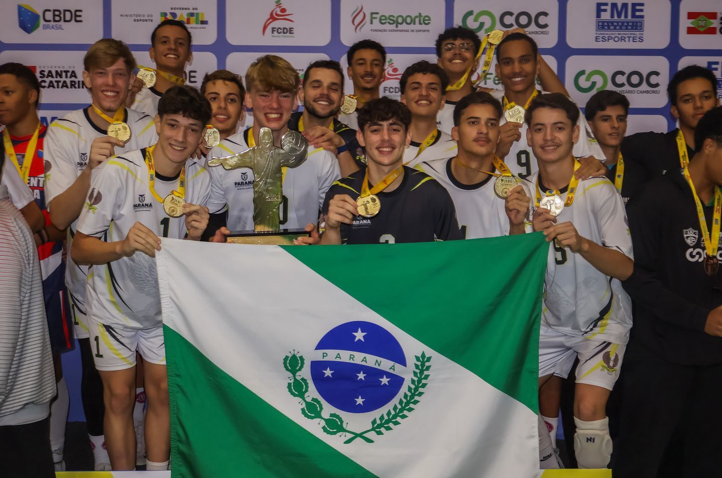 Vôlei escolar: equipe do Paraná conquista título nacional e vaga para mundial na China
