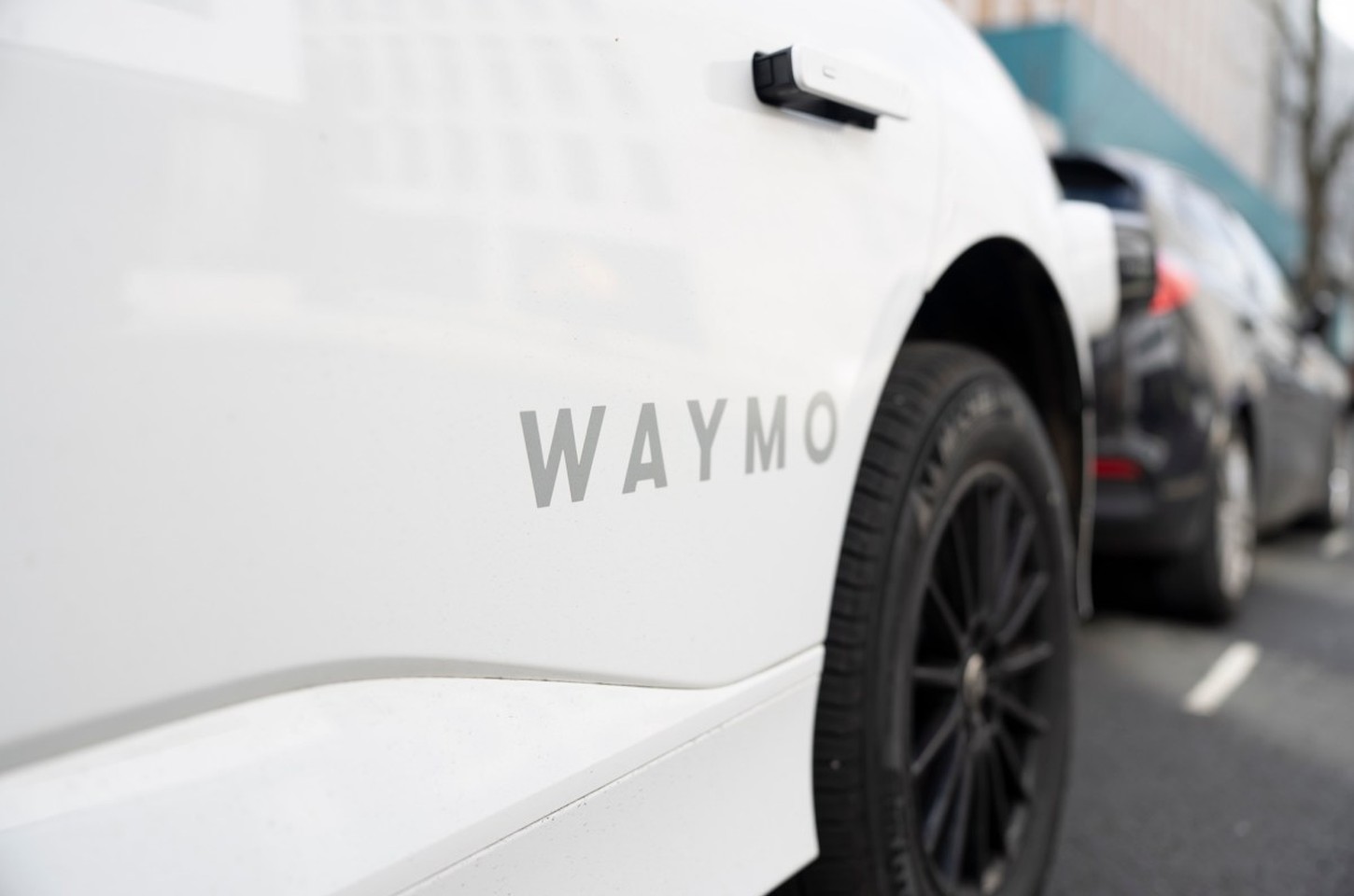 Waymo inicia testes de veículos autônomos em Londres rumo a serviço comercial
