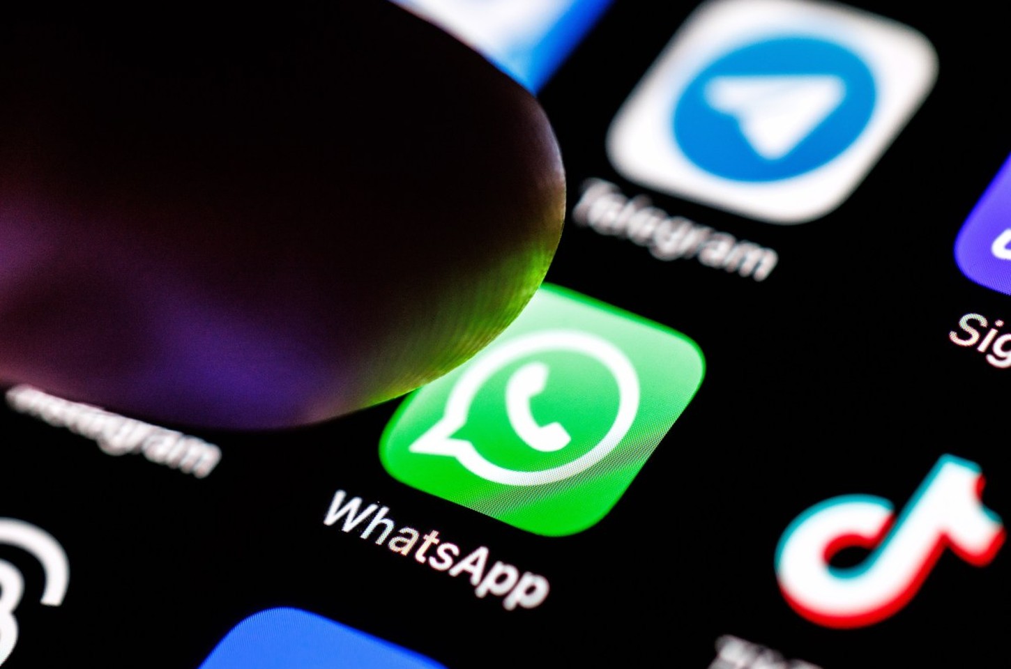 WhatsApp amplia IA com respostas sugeridas e edição de fotos