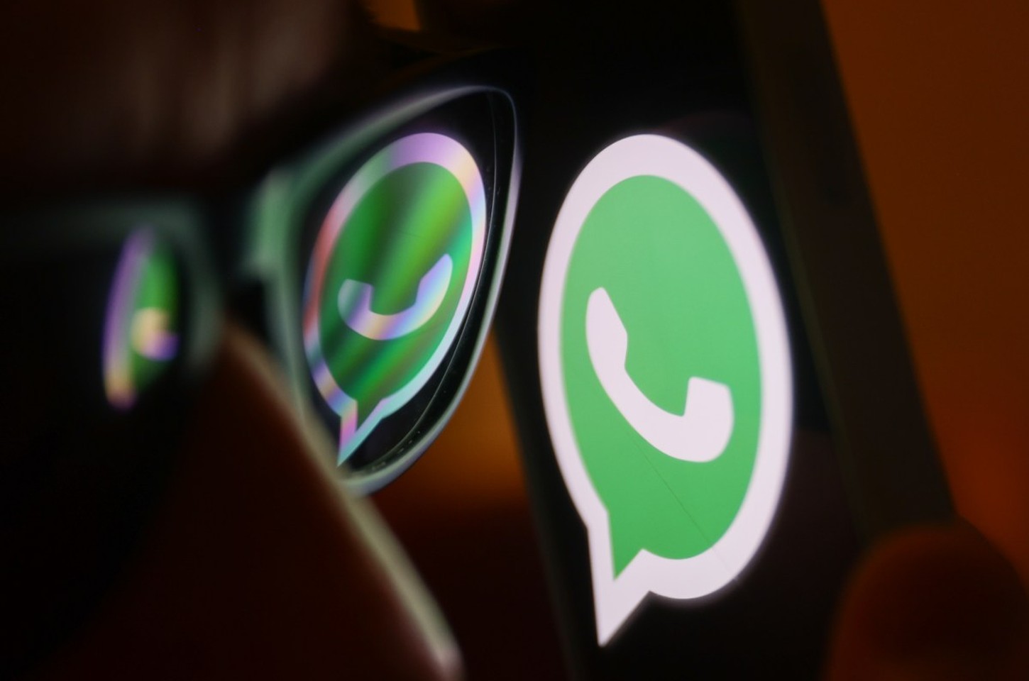 WhatsApp testa plano pago com temas e ícones personalizados