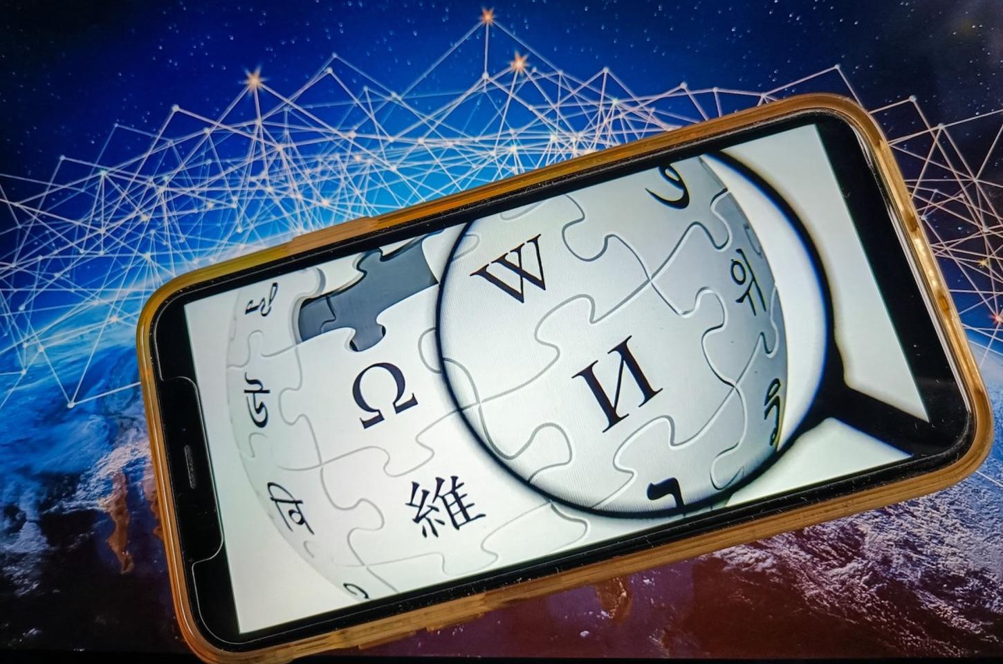 Wikipedia proíbe texto gerado por IA, mas mantém uso limitado em edições