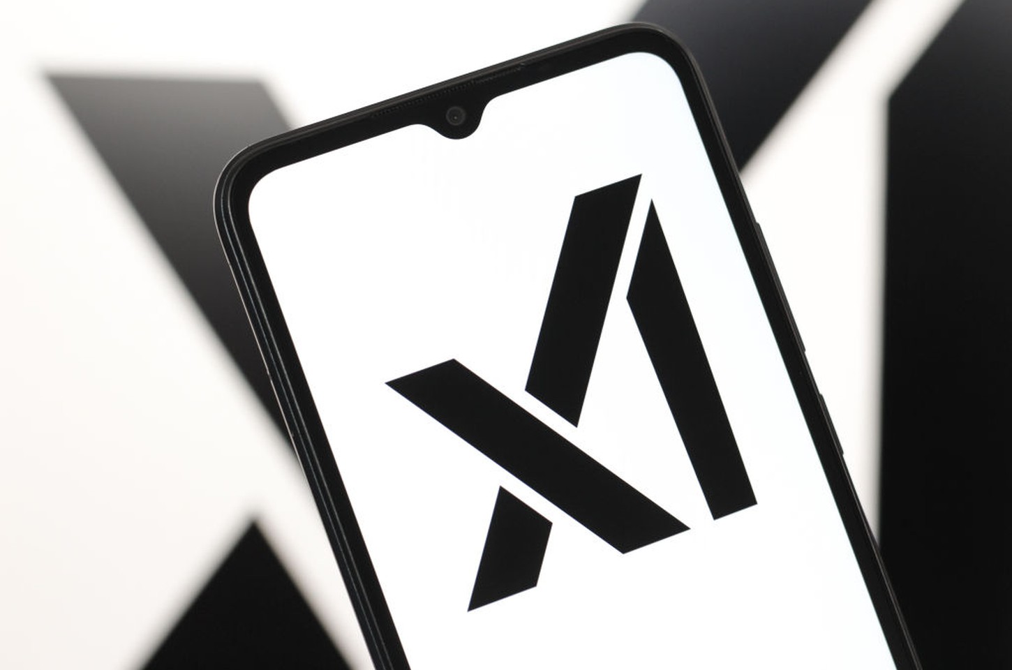 xAI de Elon Musk levanta US$ 20 bi enquanto Grok gera escândalo com deepfakes