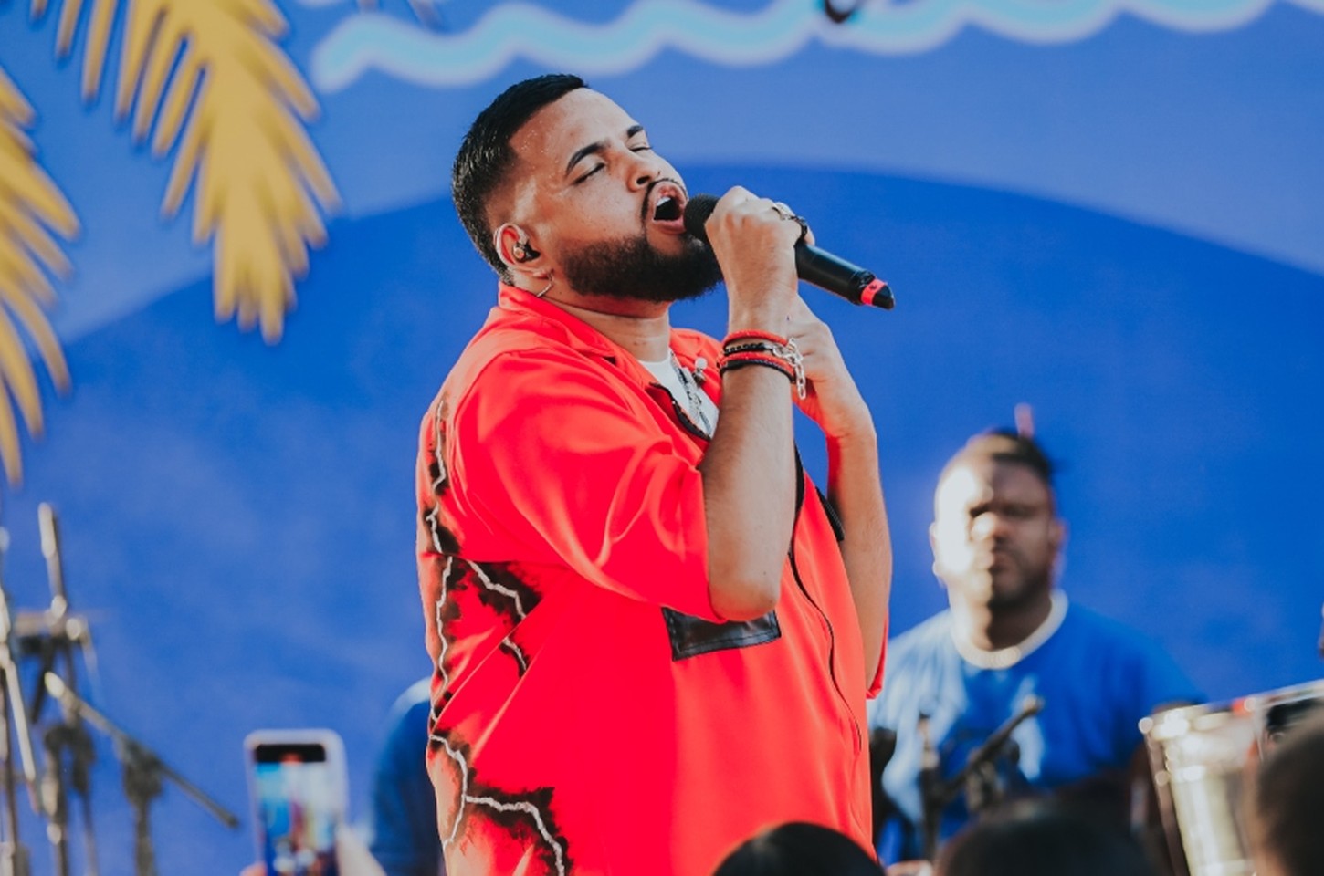 Yan brilha no Carnaval e consolida carreira no pagode contemporâneo