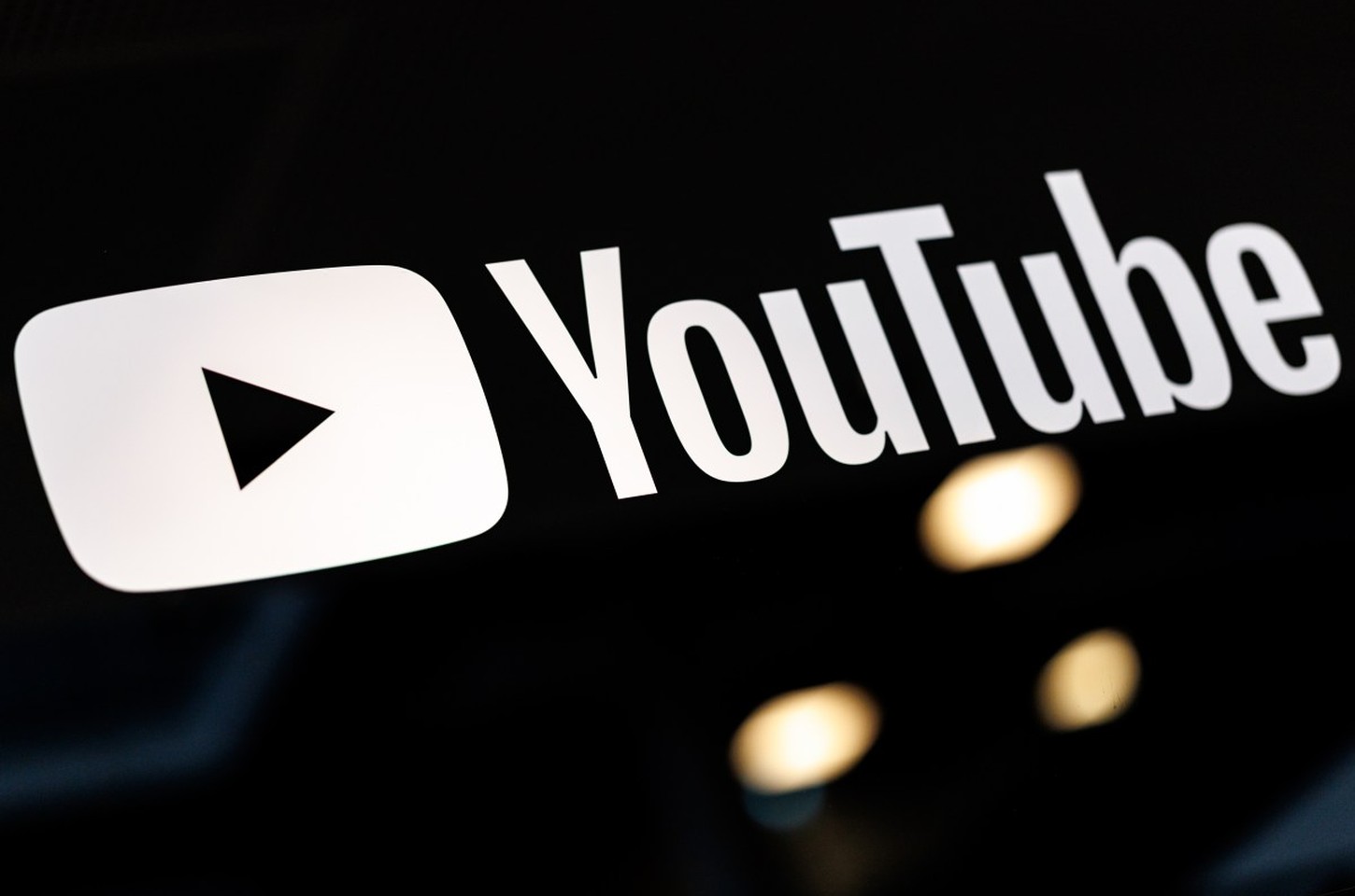 YouTube testa busca interativa com IA para receitas e viagens