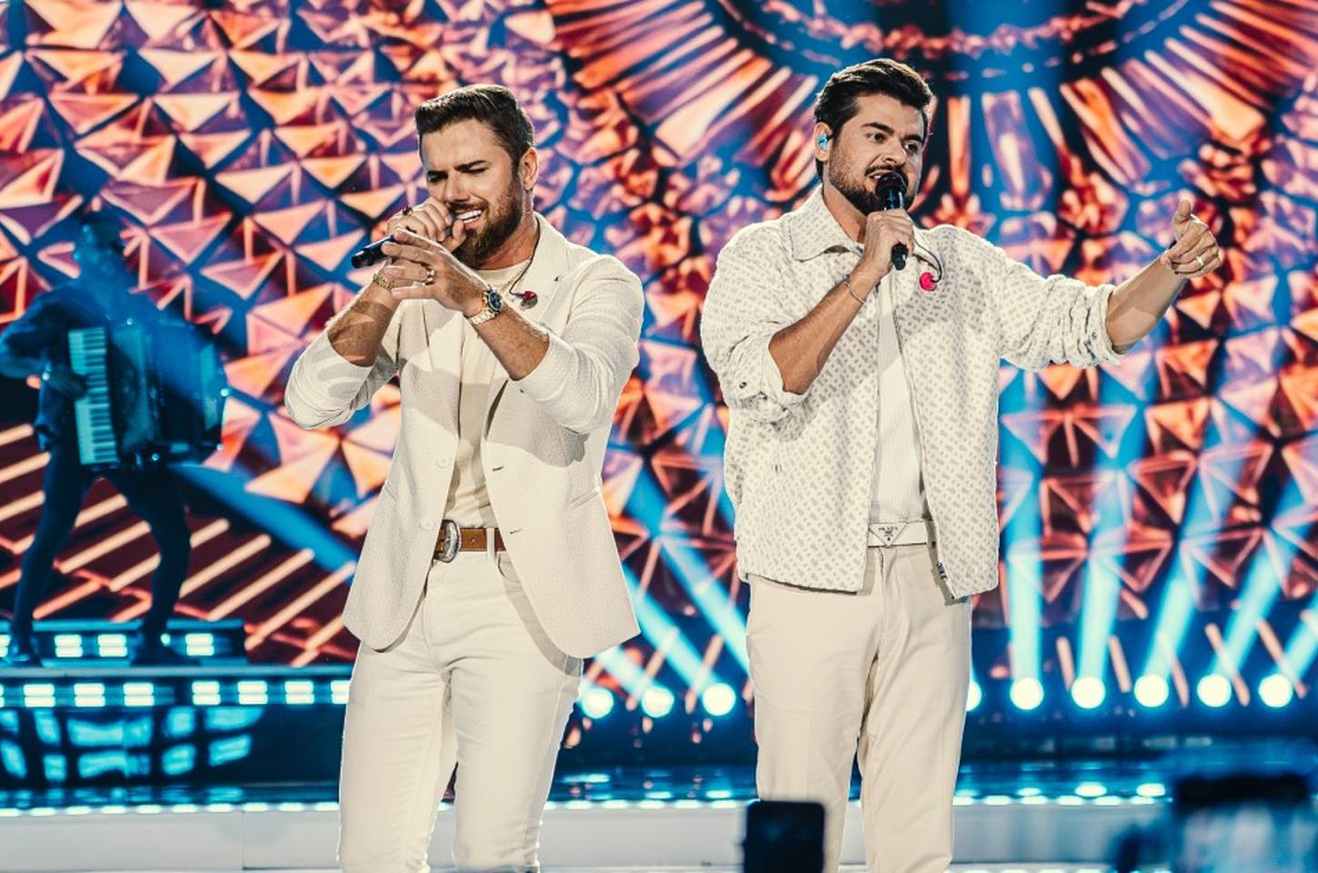 Zé Neto e Cristiano lançam DVD "Vocês & Deus" com 7 faixas inéditas