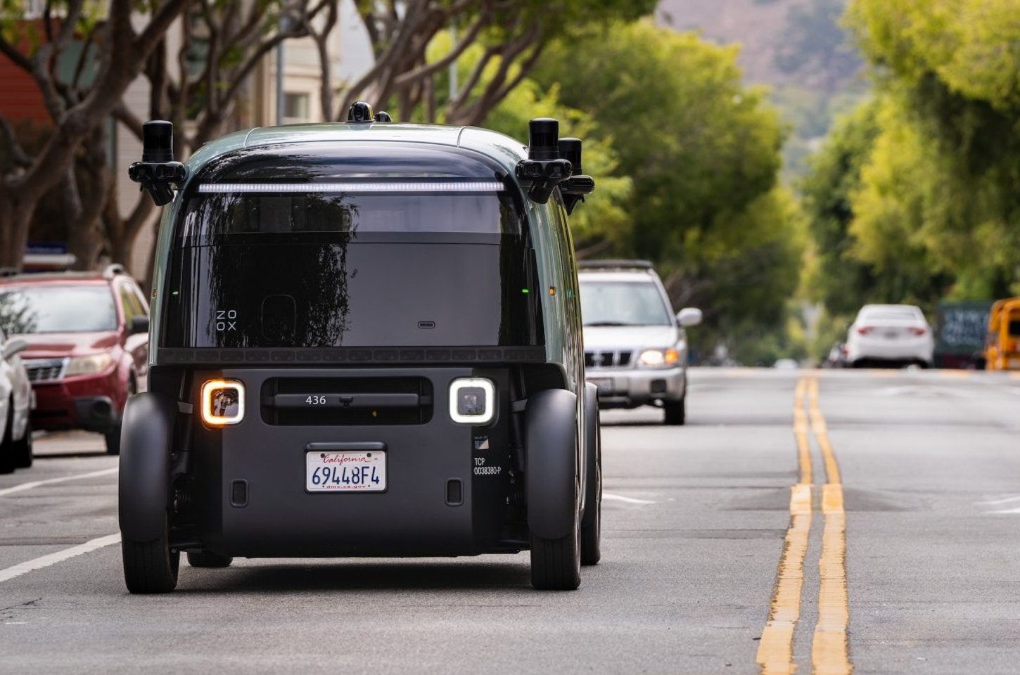 Zoox, da Amazon, faz recall de software após veículos autônomos cruzarem faixa central